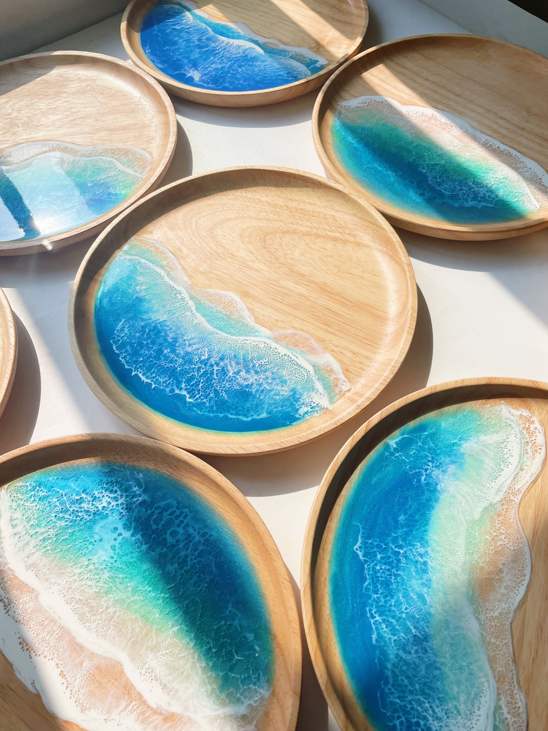 Make Your Café Stand Out with Handcrafted Wooden Trays and Ocean-Themed Resin Art