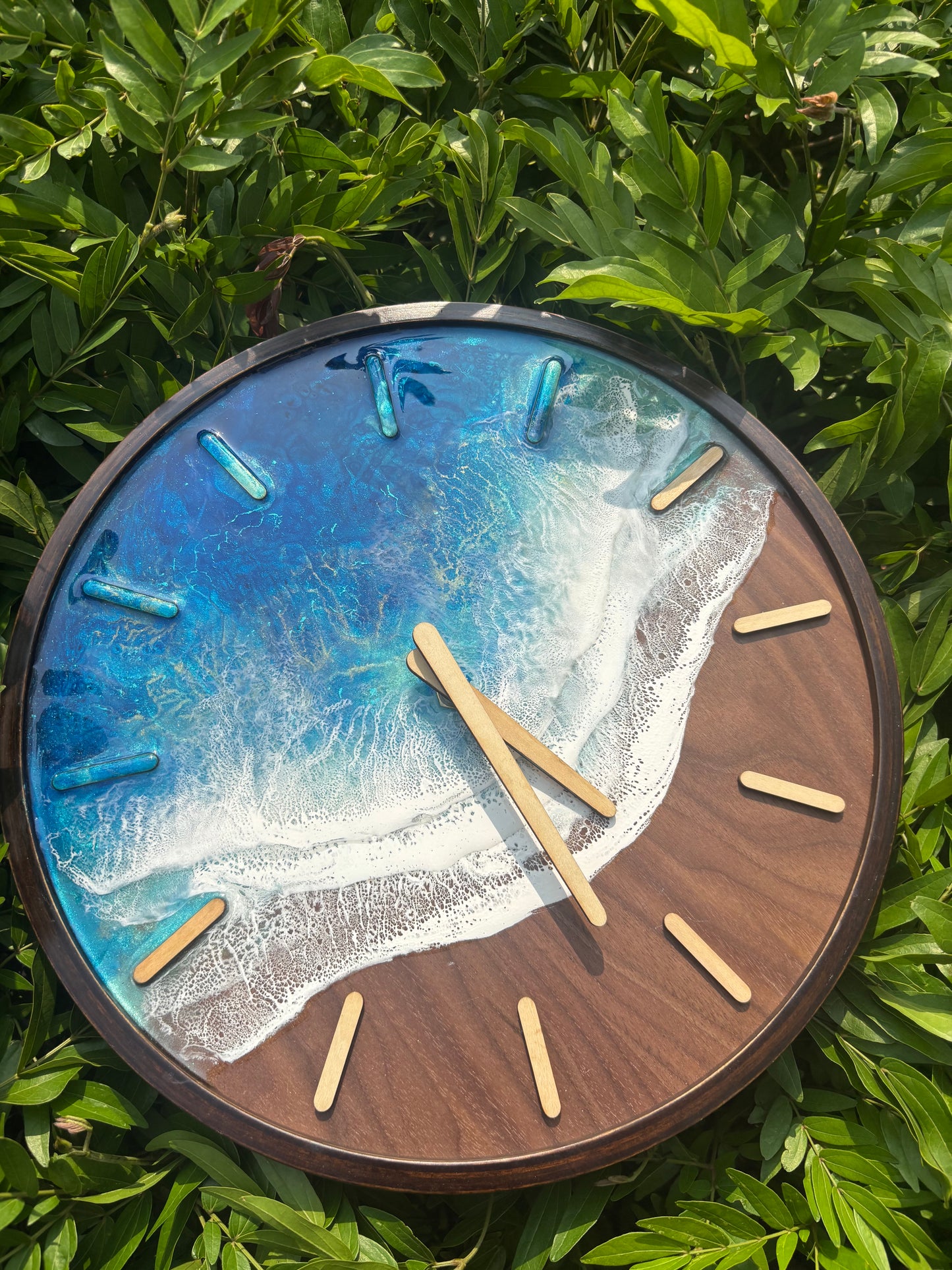 Blue ocean magical round clock