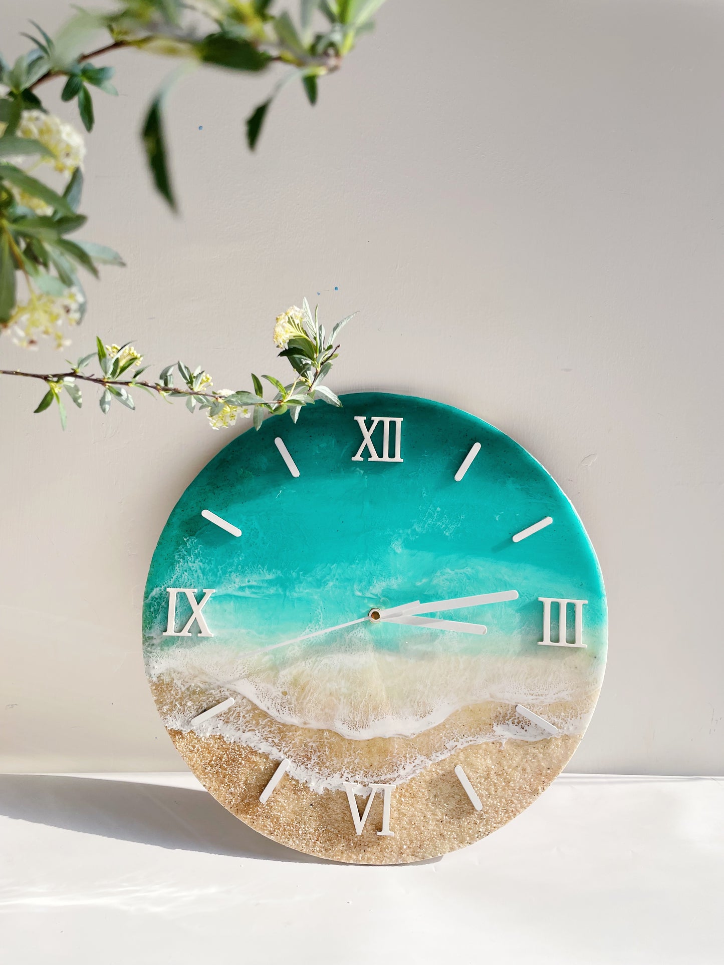 Green oceanart round clock