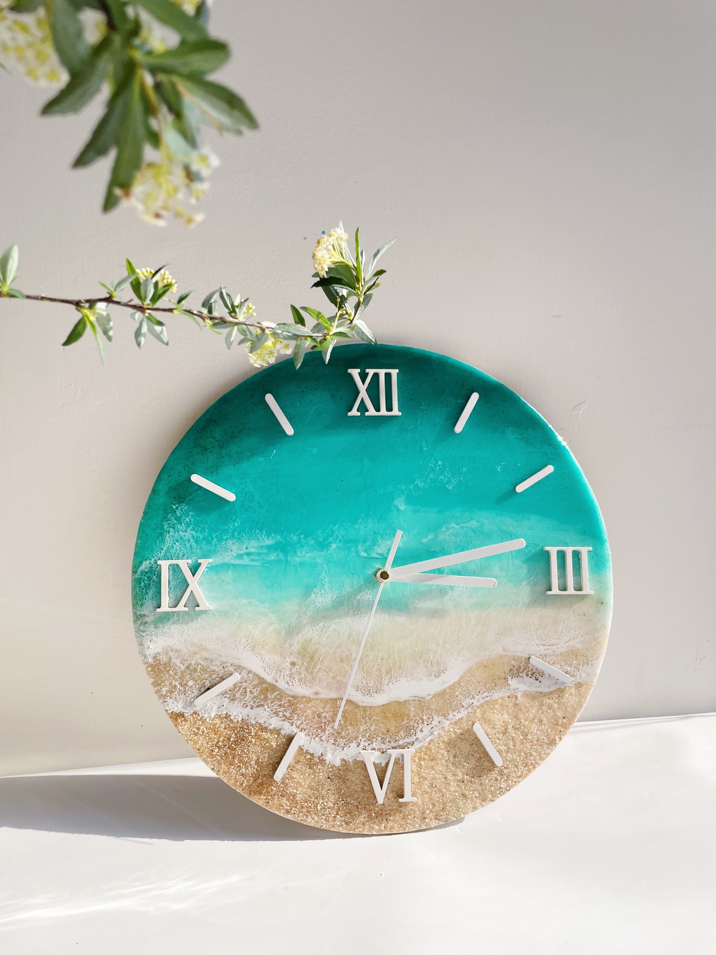 Green oceanart round clock